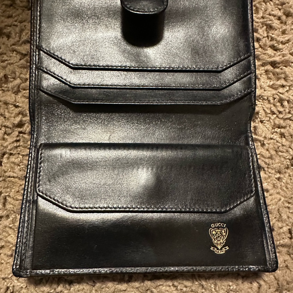 Gucci Two Tone bifold Wallet with Kiss lock change side - Picture 9 of 12